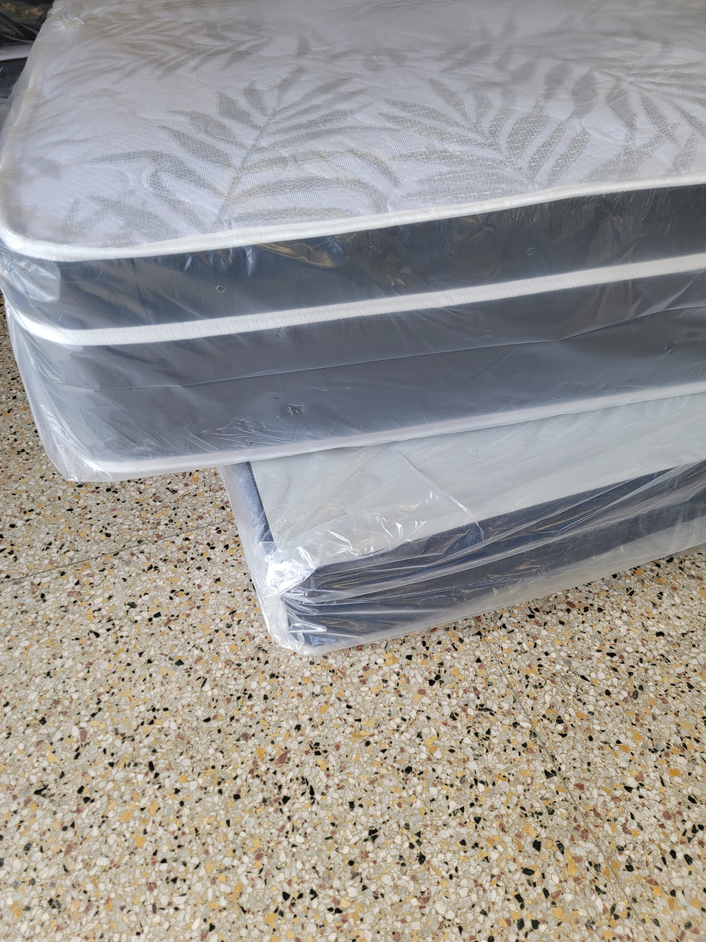 Queen Jumbo Set pillow top