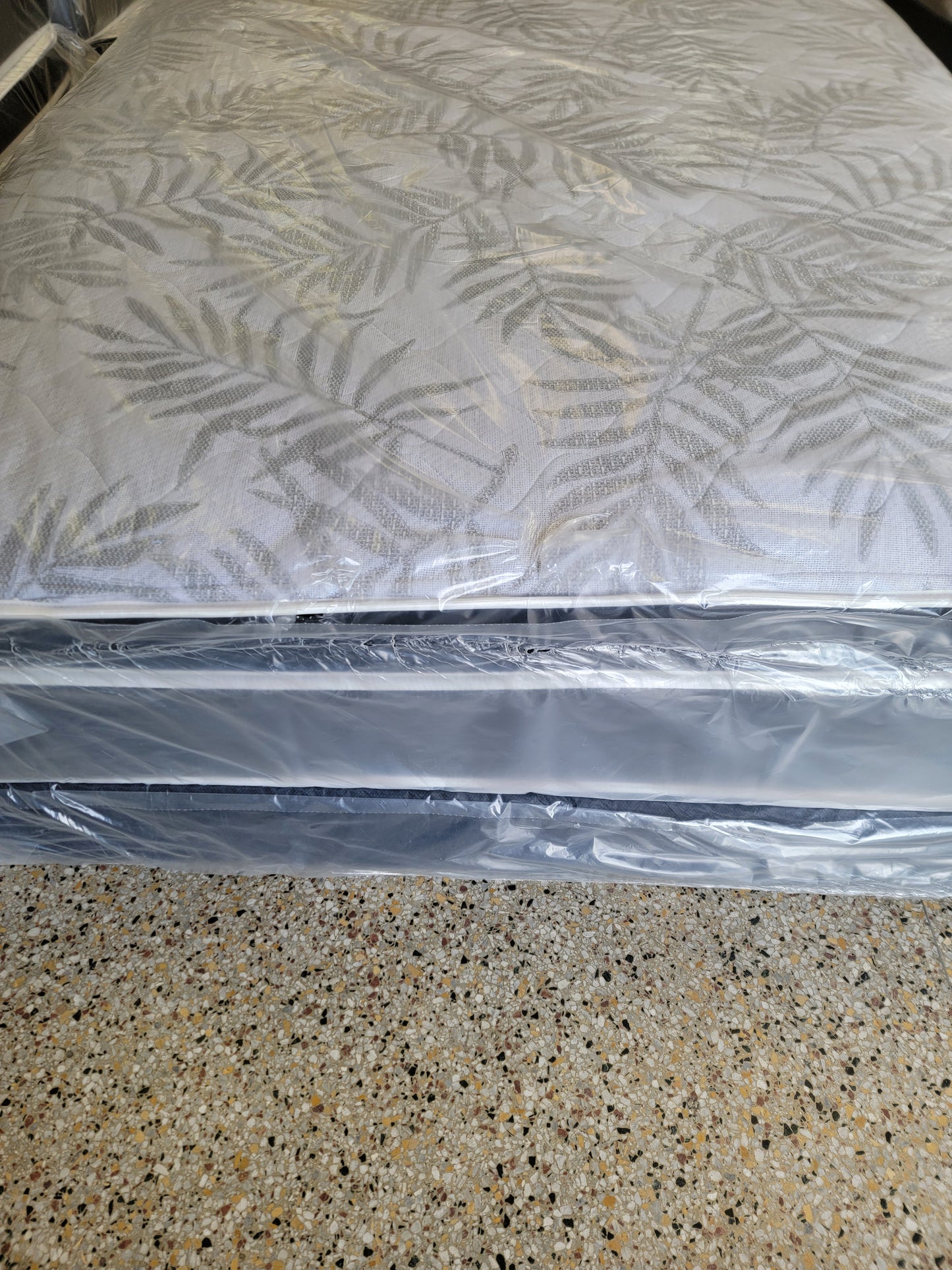 Queen Jumbo Set pillow top